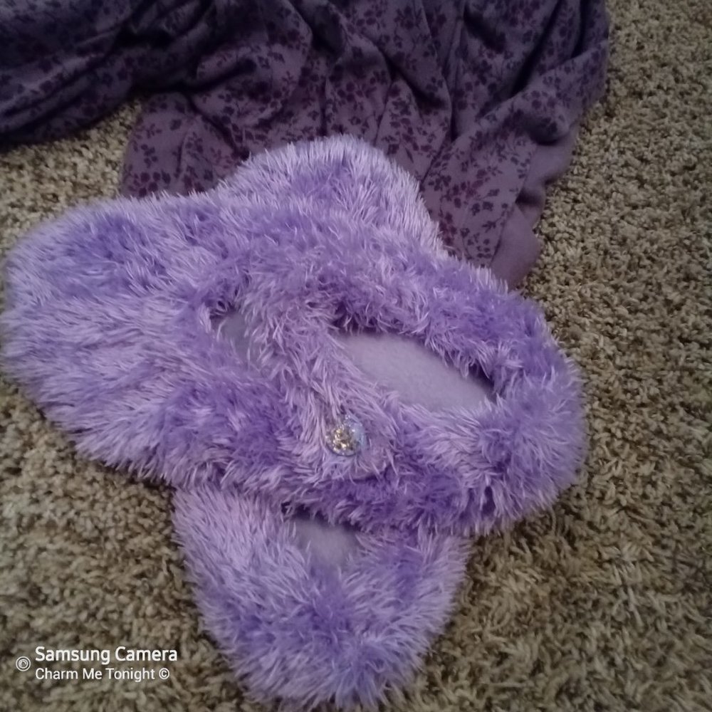 Fuzzy Slippers - Picture 4 of 4